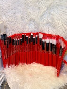 Source Unknown Red and Black 20-Piece Makeup Brush Set with Roll Case